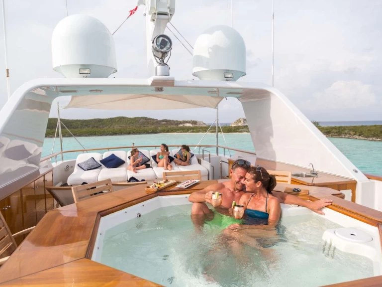 Noleggio Yacht di lusso Palmer Johnson con patente nautica