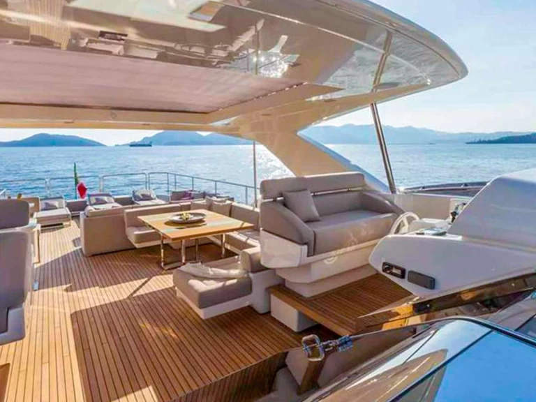 Noleggio barche Ferretti Morning Star a Kumbor su Samboat