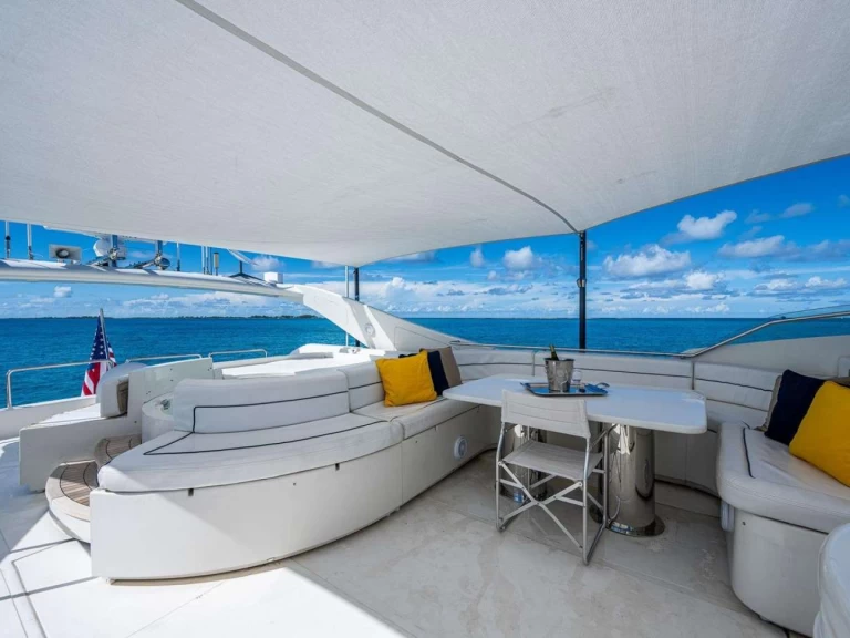 Noleggio Yacht di lusso Ferretti con patente nautica