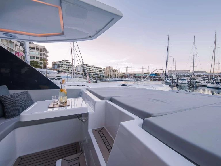 Noleggio Yacht di lusso a Isole Vergini Americane – Robertson and Caine Boatox