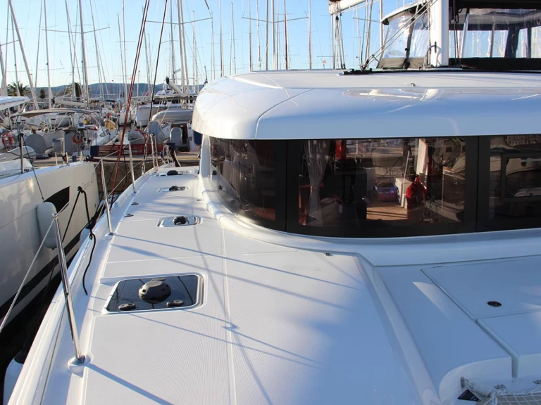 Noleggio Catamarano Lagoon con patente nautica