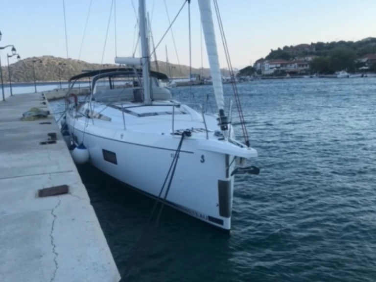Noleggiare una Bénéteau Oceanis 51.1 a Paros (Isola)