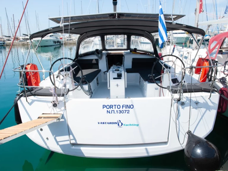 Noleggio Barca a vela Jeanneau con patente nautica