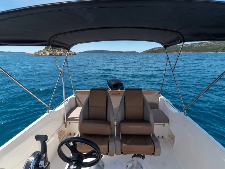 Noleggiare una Quicksilver Activ 675 Open Sport a Spalato