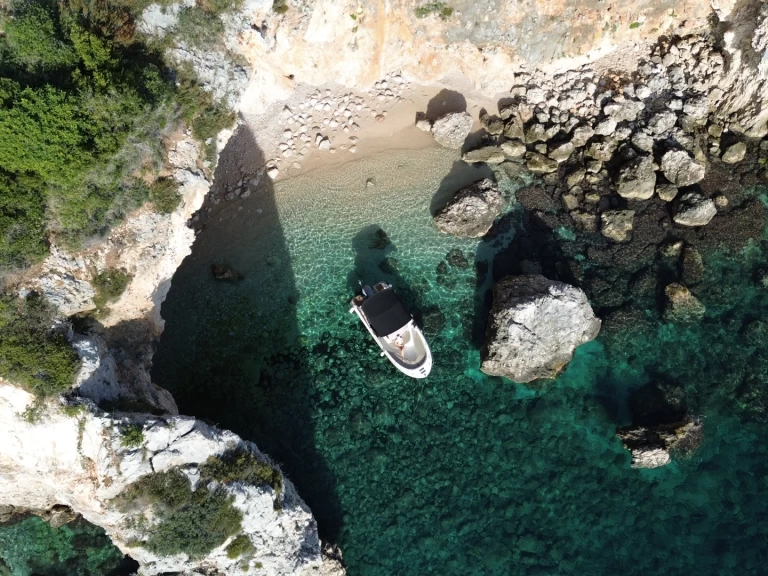 Noleggiare una Jeanneau Cap Camarat 6.5 CC a Ragusa (Dubrovnik)