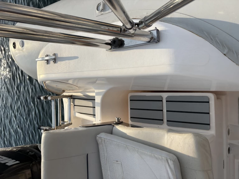 Noleggio barche Cavalaire-sur-Mer economico Valiant 760 Sport