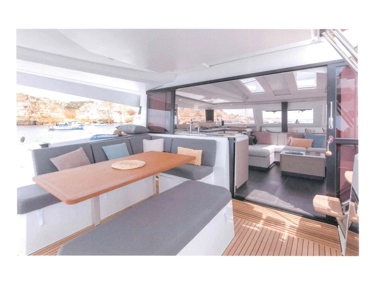 Noleggio Catamarano Fountaine Pajot con patente nautica