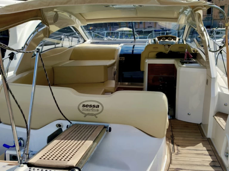 Noleggiare una Sessa Marine C38 a Napoli