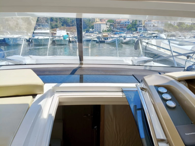 Noleggio Barca a motore a Napoli – Sessa Marine C38