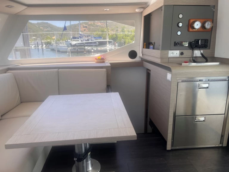 Noleggio Catamarano Fountaine Pajot con patente nautica