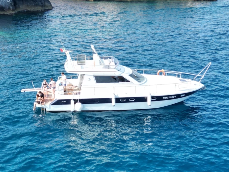 Noleggio Barca a motore Comar con patente nautica