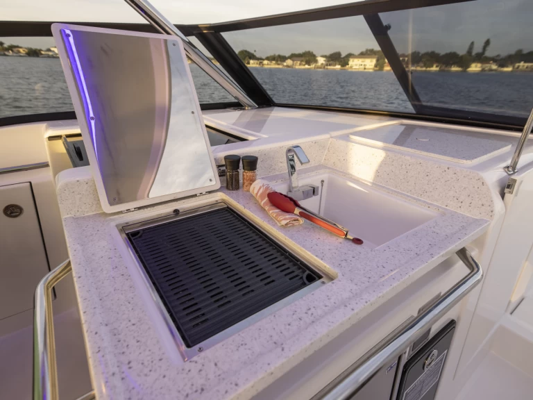 Noleggio Barca a motore Aquila con patente nautica