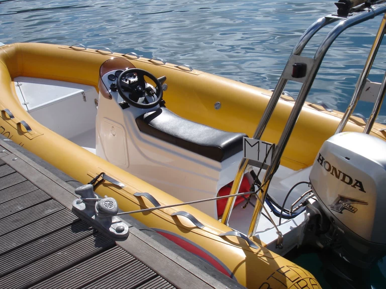 Noleggiare una Searib's 450 Open a Sesimbra