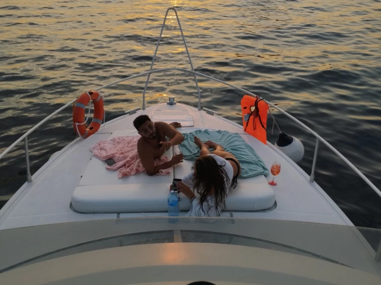 Noleggio Barca a motore Ferretti con patente nautica