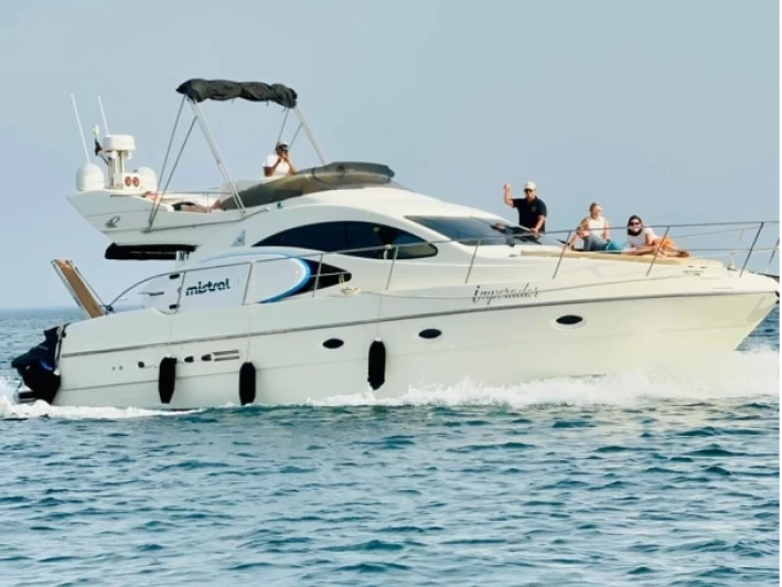 Noleggio barche Azimut Azimut 42 Fly a Tróia su Samboat