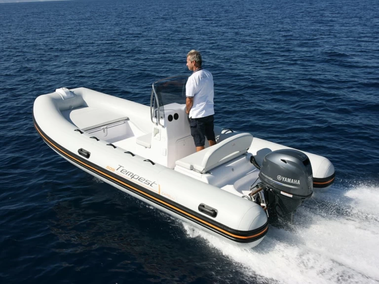 Noleggio Gommone Capelli con patente nautica