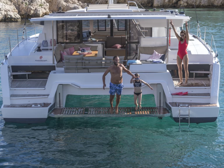 Noleggiare una Fountaine Pajot Astrea 42 a Marsiglia