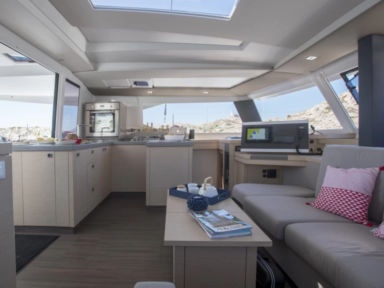 Noleggio barche Fountaine Pajot Astrea 42 a Marsiglia su Samboat