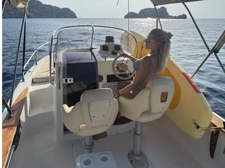 Noleggiare una key 22 a Sant Antoni de Portmany