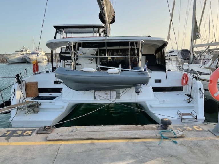 Noleggiare una Lagoon Lagoon 42 a Álimos