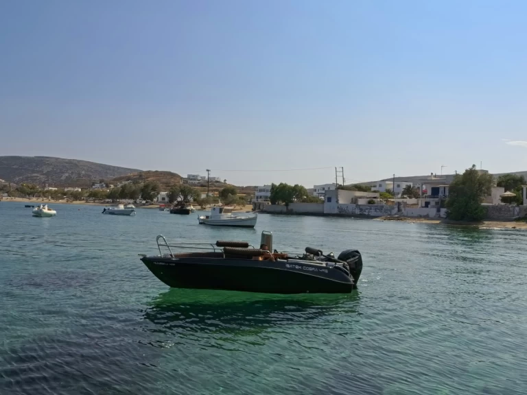 Noleggiare una Isatek Cobra 495 a Mílos