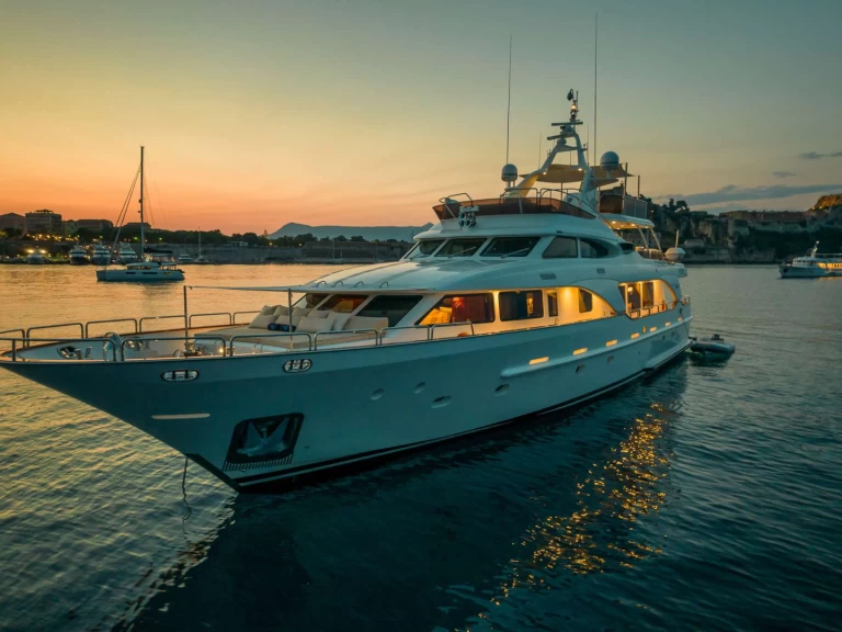 Noleggio Yacht di lusso a Santo Stefano al Mare – Benetti ENDLESS SUMMER