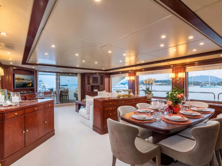 Noleggio Yacht di lusso con o senza skipper Benetti a Santo Stefano al Mare