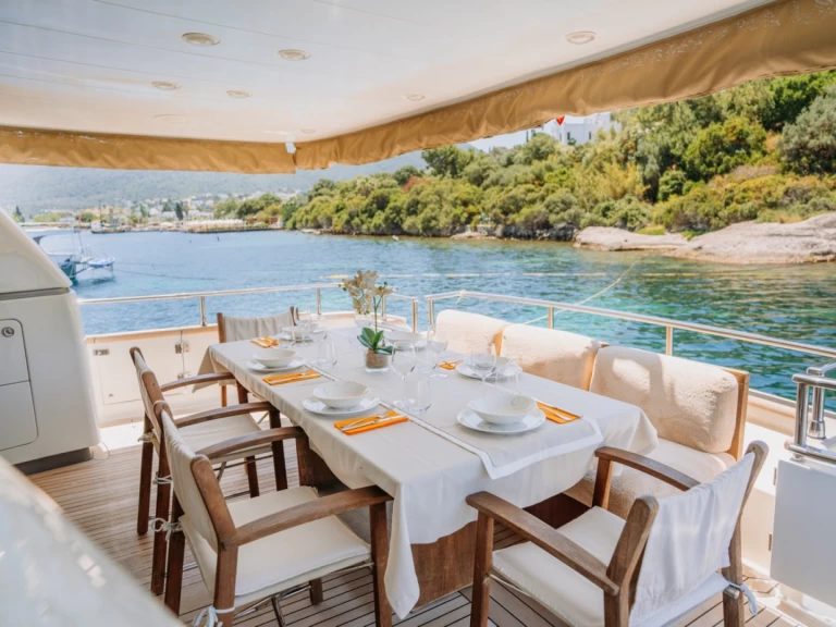 Noleggio Yacht di lusso Sanlorenzo con patente nautica