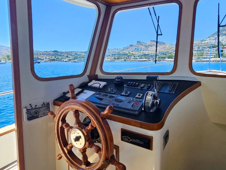 Barca a motore a noleggio a Yalıkavak al miglior prezzo