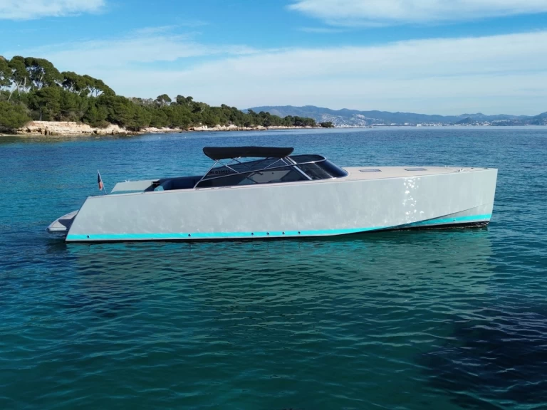 Noleggio Barca a motore VanDutch con patente nautica