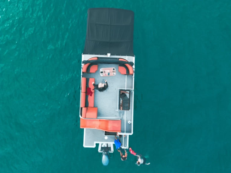 Noleggio Yacht di lusso Custom Made con patente nautica