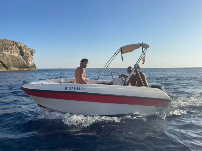 Noleggiare una Compass 135D a Cala'n Porter