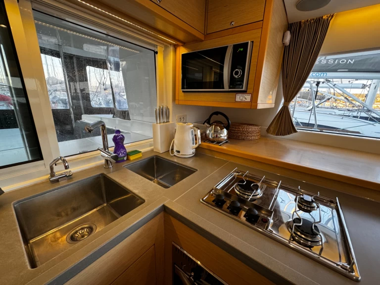 Noleggiare una Lagoon Lagoon 450 F a Rogosnizza