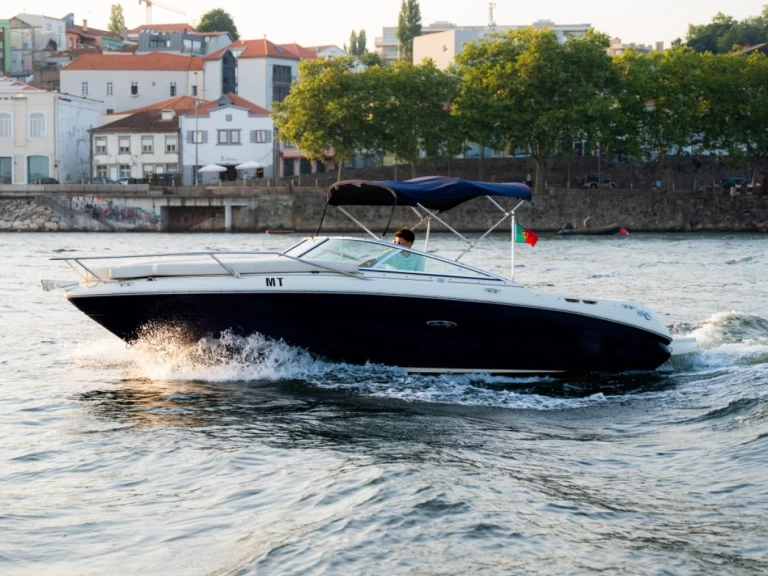 Noleggiare una Sea Ray Sea Ray 220 a Porto