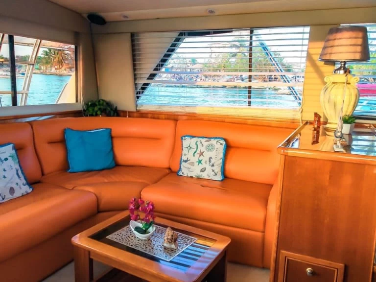 Noleggio Barca a motore Riviera con patente nautica