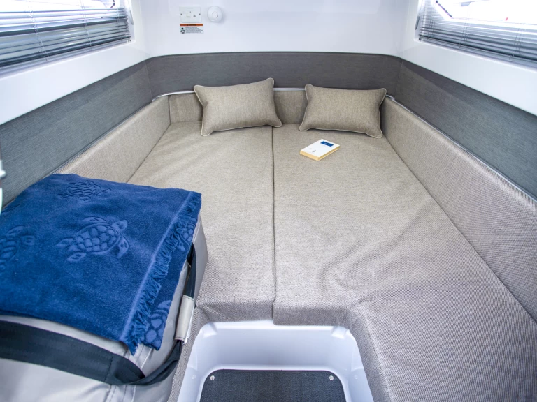 Barca a motore a noleggio a Lávrio al miglior prezzo