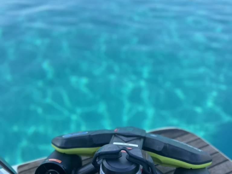 Noleggio Yacht di lusso Jeanneau con patente nautica