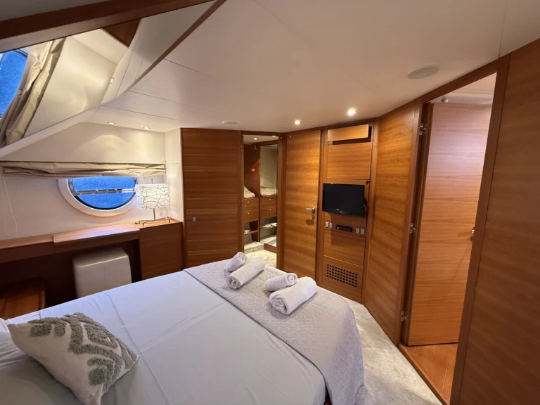 Noleggio Yacht di lusso con o senza skipper Aicon a Órmos Bay