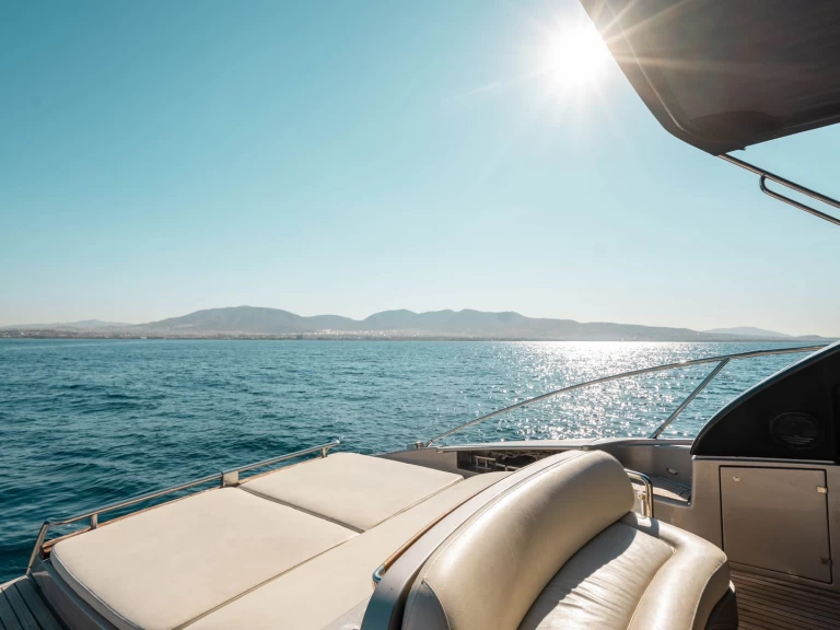 Noleggio Yacht di lusso con o senza skipper Riva a Limáni Lavríou