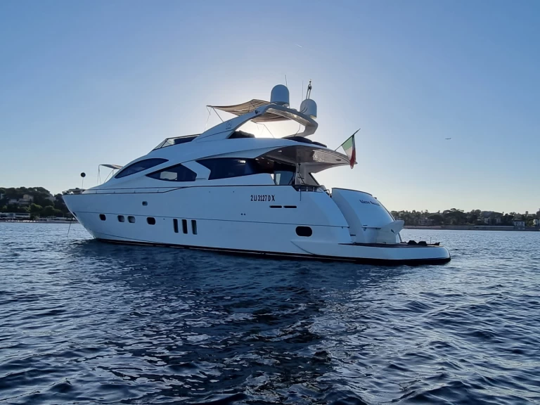 Evo Marine Deauville  Flybidge 76 da affittare a  Loano