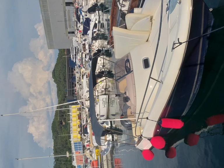 Noleggiare una Jeanneau Cap Camarat 755 WA a La Spezia