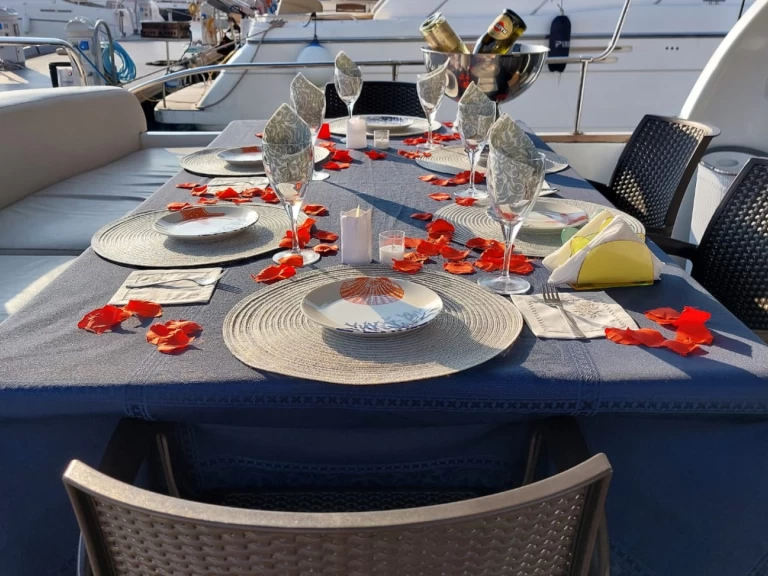 Noleggio barche Princess Princess 20 M a Antalya (City) su Samboat