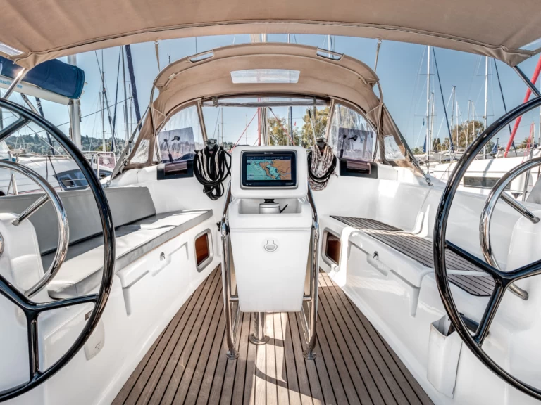 Noleggio barche Jeanneau Sun Odyssey 419 a Gouviá su Samboat
