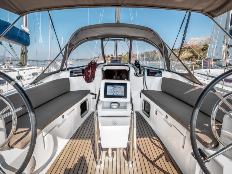 Noleggiare una Jeanneau Sun Odyssey 449 a Gouviá