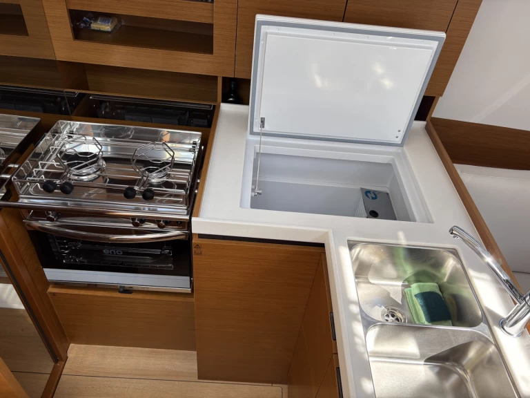 Jeanneau Sun Odyssey 380 da affittare a  Porto di Salerno