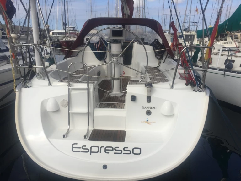 Noleggio Barca a vela Jeanneau con patente nautica