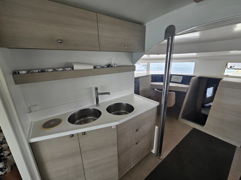 Noleggiare una Neel Neel 45 a Le Gosier