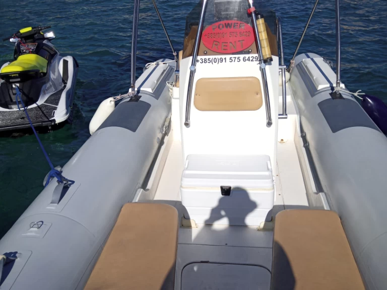 Noleggiare una Bwa Bwa a Prižba