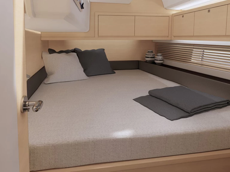 Barca a vela a noleggio a Lávrio al miglior prezzo