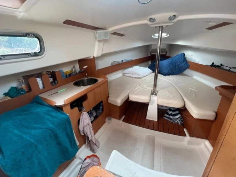 Noleggio Barca a vela Jeanneau con patente nautica